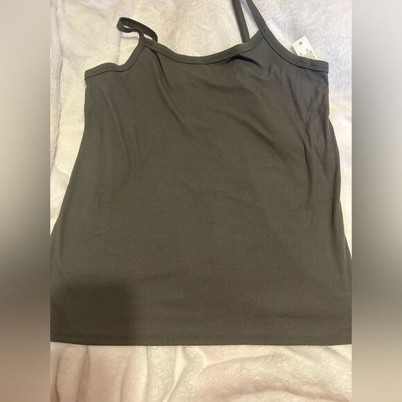 NWT No Boundaries Green Tank Top with Rounded Neckline - Picture 1 of 10